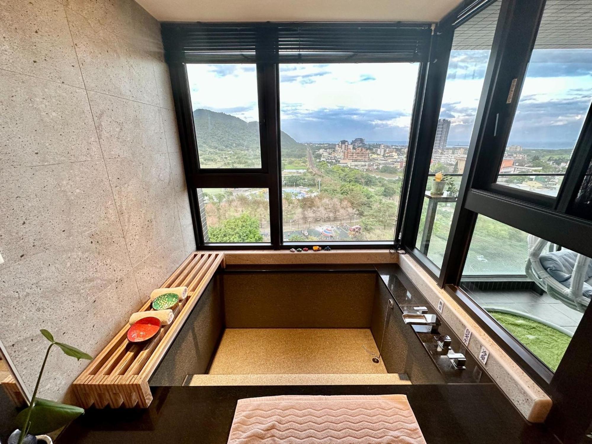 Toucheng Happyhouse頭城黑皮家 附早餐 Leilighet Eksteriør bilde